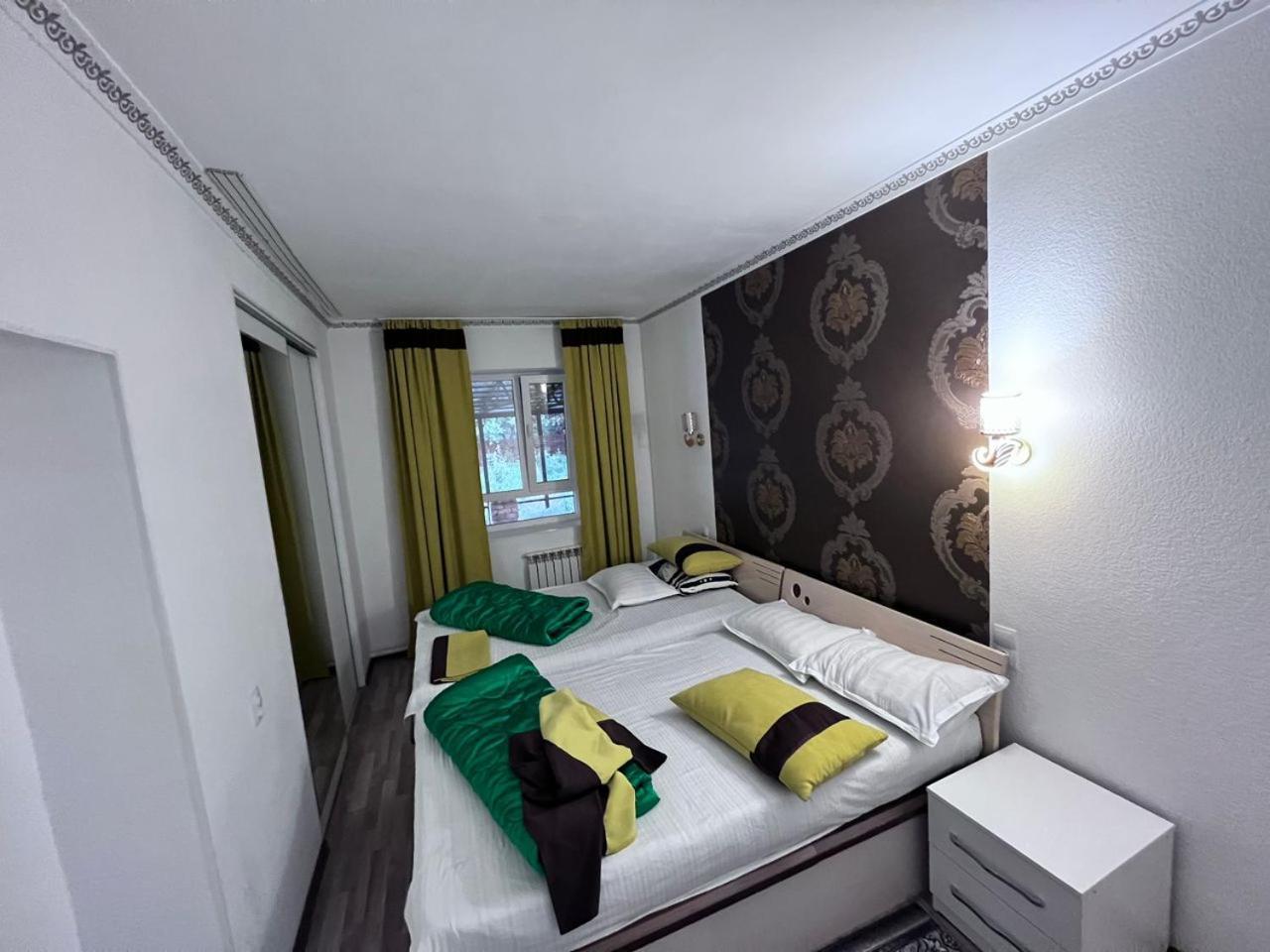 Turan Guesthouse Karakol Buitenkant foto
