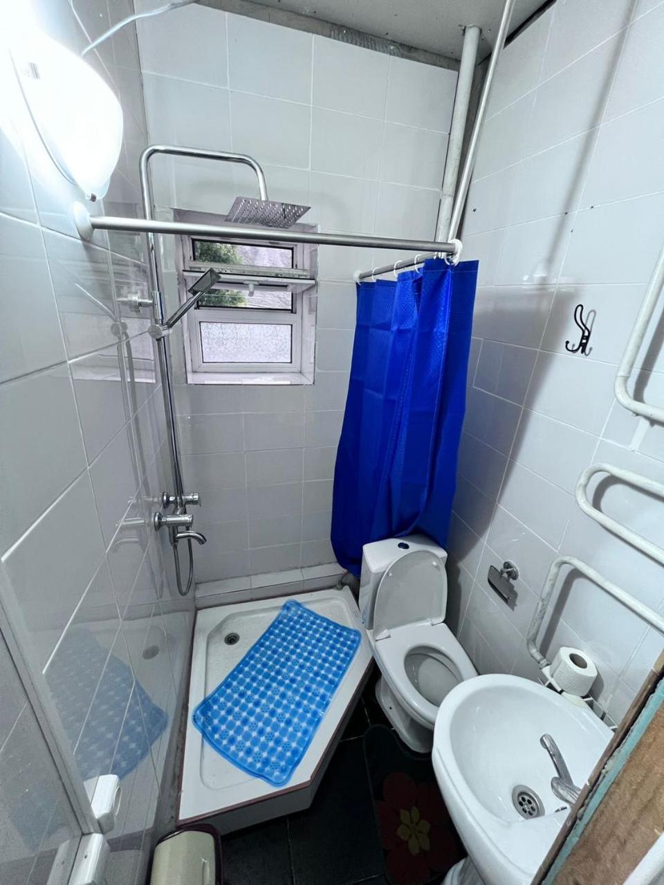 Turan Guesthouse Karakol Buitenkant foto
