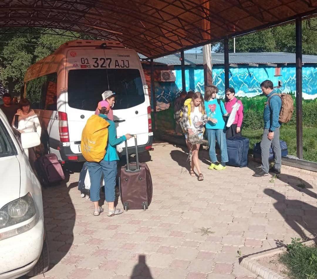 Turan Guesthouse Karakol Buitenkant foto