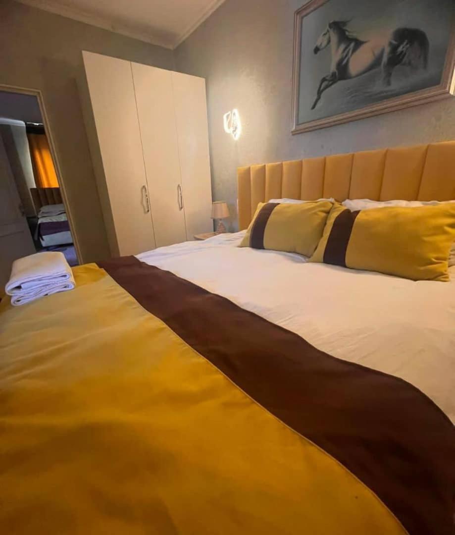Turan Guesthouse Karakol Buitenkant foto