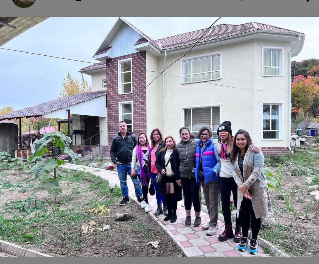 Turan Guesthouse Karakol Buitenkant foto
