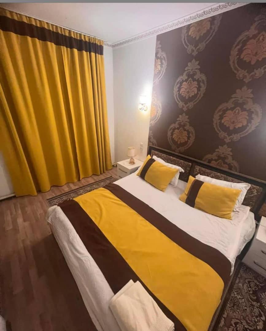 Turan Guesthouse Karakol Buitenkant foto